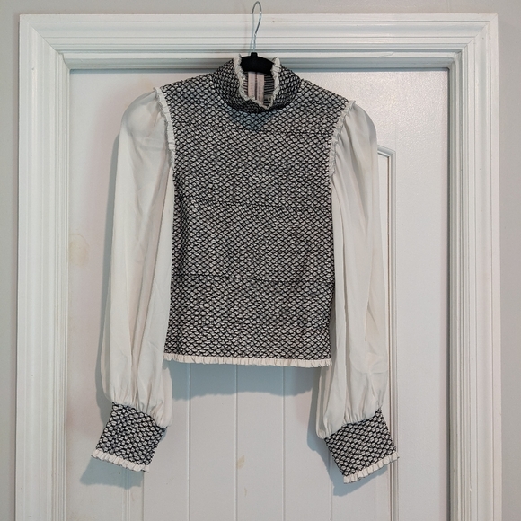 Alice + Olivia Black and White Patterned Top - Picture 2 of 8